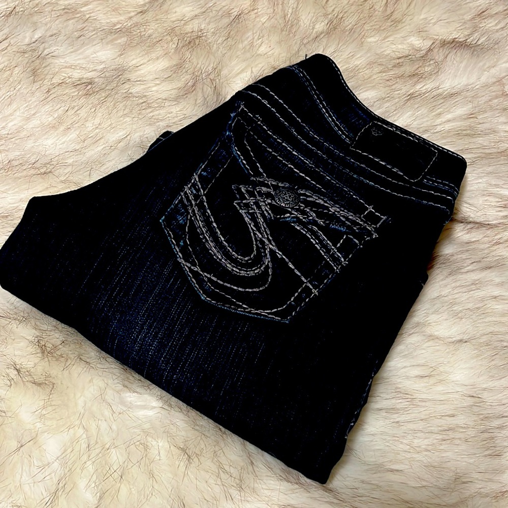 Silver jeans only worn once.  They are bootcut, size 28/32
